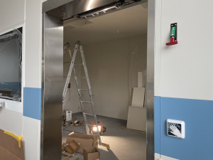 V liberecké nemocnici dokončují rekonstrukci dalšího patra operačních sálů. Zprovozní jej v prosinci