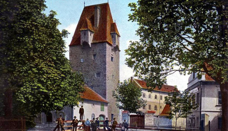 DRBNA HISTORIČKA: V Rabenštejnské hradební věži se také bydlelo