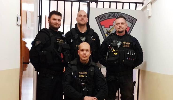 Zleva pprap. Mrklas, pprap. Kyzlink, ppor. Barek a dole nstržm. Mička