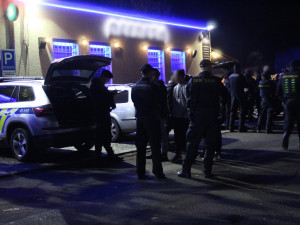 Policisté vyrazili do prodejen, restaurací a klubů. Mladé dívce v Liberci naměřili 1,88 promile