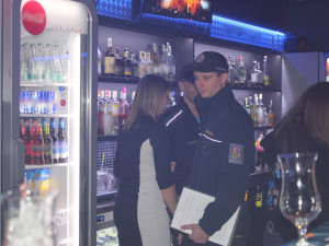 Policisté vyrazili do prodejen, restaurací a klubů. Mladé dívce v Liberci naměřili 1,88 promile
