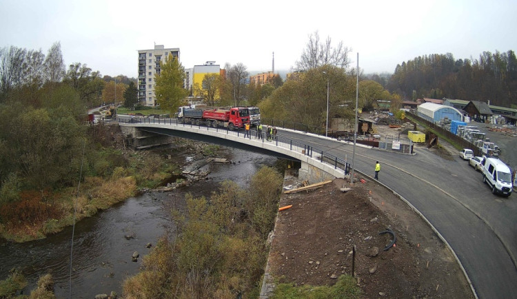 Rekonstrukce semilského mostu se protáhla. Do zimy by ale mělo být hotovo