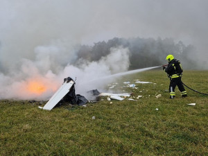 Při nehodě malého letadla v Ralsku zahynul jeden člověk