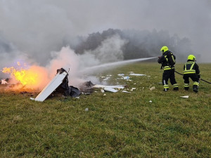 Při nehodě malého letadla v Ralsku zahynul jeden člověk