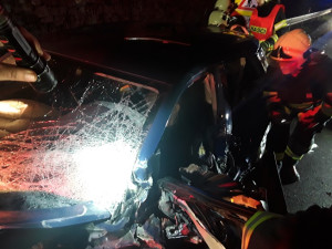 Tragická nehoda u Nového Boru. Čelní střet vozidel řidička nepřežila