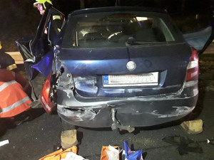 Tragická nehoda u Nového Boru. Čelní střet vozidel řidička nepřežila
