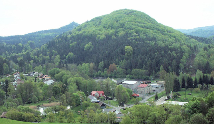 TIP NA VÝLET: Břidličný vrch na Českolipsku vyhledávají ledolezci i pěší turisté