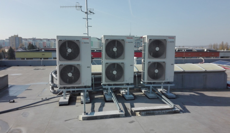 Zastropování cen nebude věčné. Lidé by s instalací tepelného čerpadla do bytových domů neměli otálet