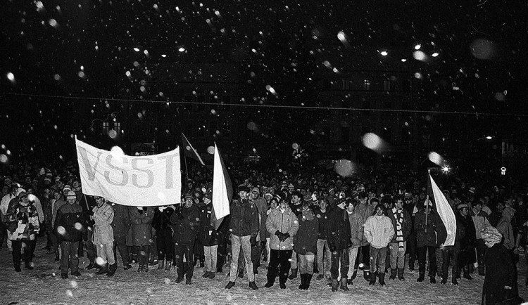 LISTOPAD 1989: Do Liberce Sametová revoluce dorazila až o den později