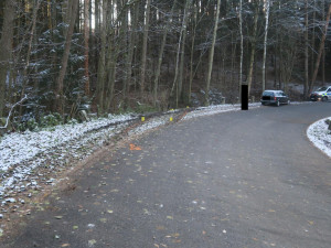 Auto u Železného Brodu skončilo převrácené v příkopu. Řidička jela příliš rychle