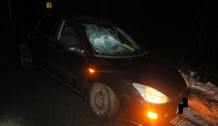 Řidička u Rádla přehlédla ostrůvek, skončila ve svodidlech