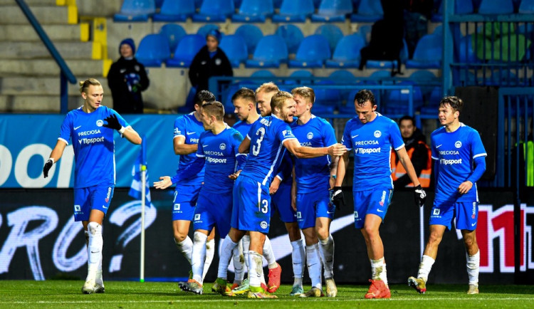 Slovan je ve čtvrtfinále poháru. U Nisy porazil Olomouc i díky hattricku van Burena 4:1