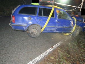 Osmnáctiletá řidička nezvládla řízení. Na Jablonecku narazila do stromů