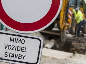 Vítkovská ulice v Chrastavě bude konečně průjezdná. Stavbaři položí na jaře poslední vrstvu asfaltu