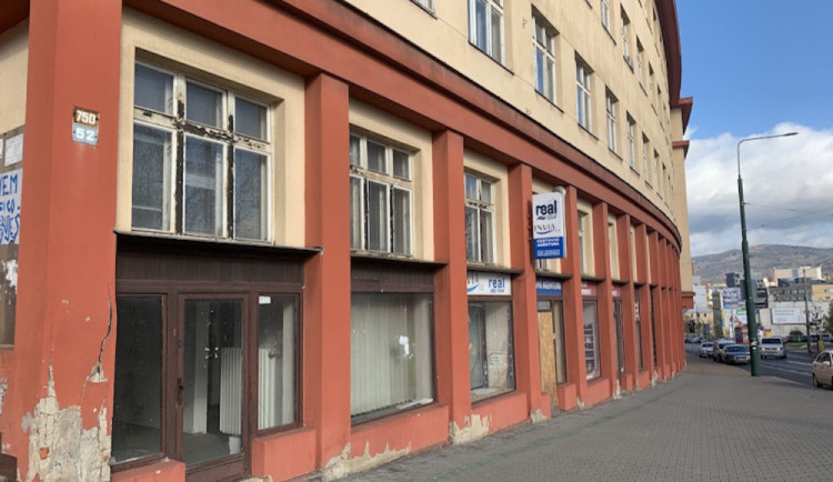 Budova Skloexportu v Liberci jde znovu do aukce, stát slevil na 67 milionů