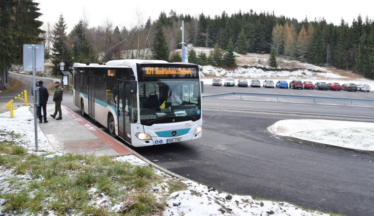 V Bedřichově na Maliníku je nová otočka pro autobus. Linka z Jablonce se tak prodlouží