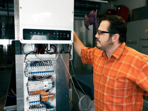 Lidé musí šetřit a přemýšlet o výdajích i ve střednědobém výhledu, říká jednatel liberecké společnosti Metalo Solar Zdeněk Chmelík