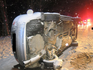 Opilec za volantem narazil na Českolipsku do plotu. Řidiče na Jablonecku zase potrápil sníh