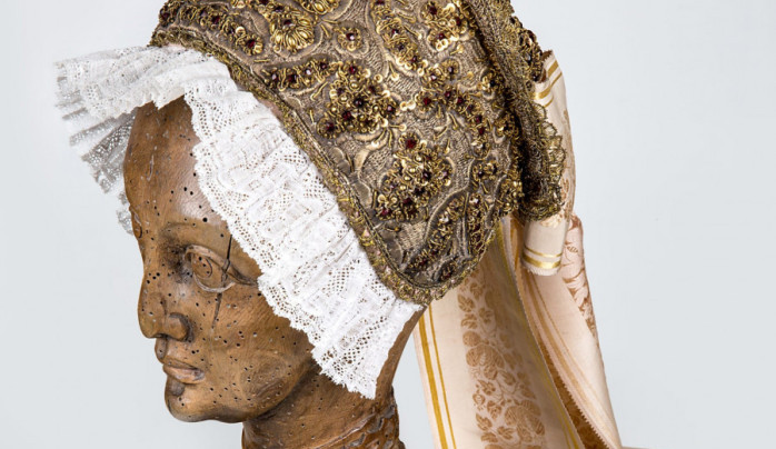 Dřevěná palice na odkládání i výrobu čepců je exponátem měsíce muzea v Turnově