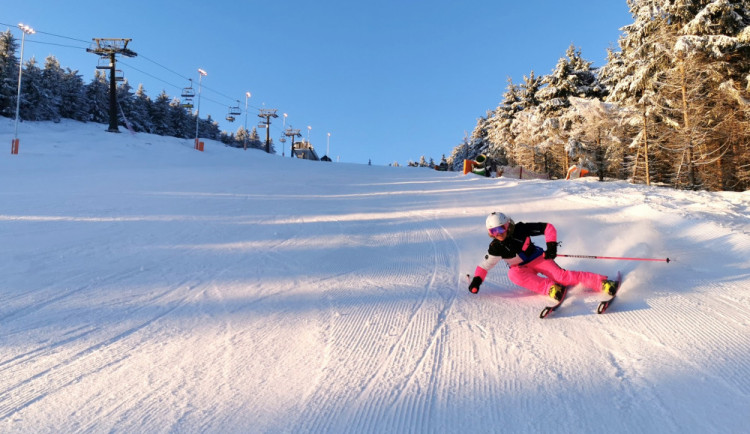 Skiareály v Libereckém kraji zatím sezonu nezahájí. Pro běžkaře tratě budou