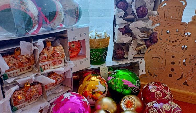 Nákupem vánočních ozdob mohou lidé v Liberci pomoci nemocným rakovinou