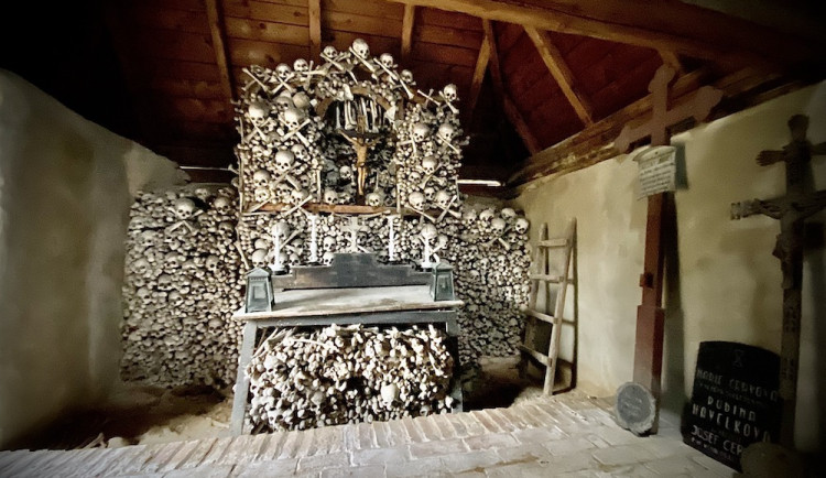 V Letařovicích skončila první etapa záchrany barokní kostnice, jediné v kraji