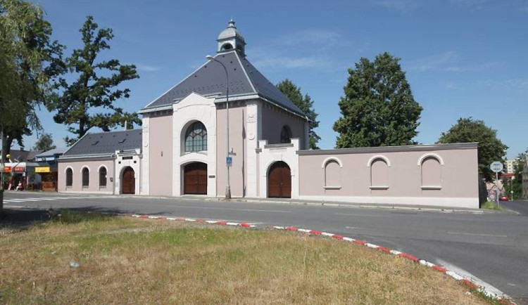 Na židovském hřbitově opraví dvě hrobky i několik náhrobků. Město přispěje dvě stě tisíc