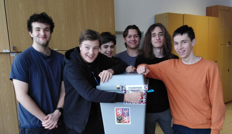 Studentské volby mají jasnou vítězku. Vyhrála Nerudová, prezidentkou by byla už po prvním kole