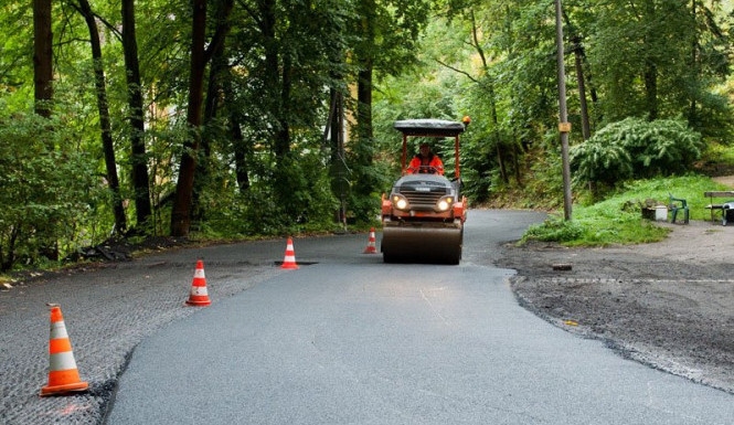 Silnici v Rokytnici nad Jizerou čeká oprava i nové chodníky. Stavba by mohla začít na jaře