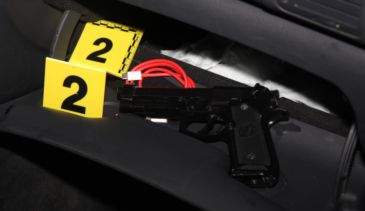 Dealery sledovali kriminalisté měsíce. Pervitin prodávali stovce lidí