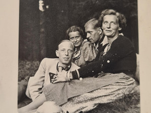 Na vycházce v Jizerských horách, 1937, asi okolí Rudolfova