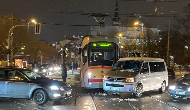 Pozor na ledovku, varují policisté. Na jižní Moravě hlásí desítky nehod