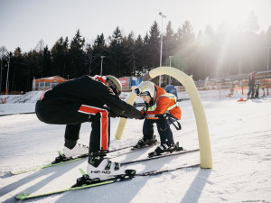 Na Ještědu nabízí lyžařskou školu pro všechny i předprodej skipasů za výhodné ceny
