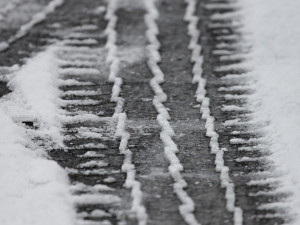 Kdo odpovídá za schůdnost chodníků? Povinnost odstranit sníh či náledí neplatí vždy