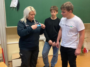 Liberečtí policisté přednášejí o bezpečnosti i dětem z Ukrajiny. Navštěvují zejména základní školy