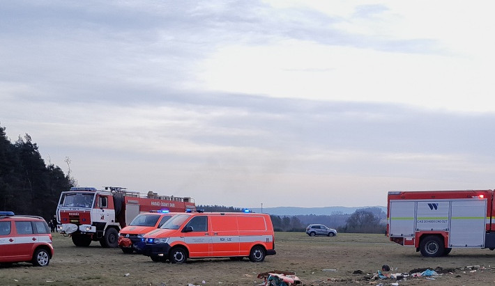 Na hodkovickém letišti spadlo letadlo. Pilot na místě zemřel. Na místě zasahují záchranné složky