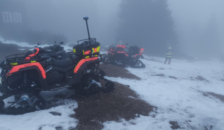 Matka a chlapec v horách zemřeli násilnou smrtí. Policie vyšetřuje vraždu a sebevraždu