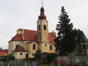 Nová střecha kostela i opravená chalupa. Kraj opět nabízí podporu majitelům památek