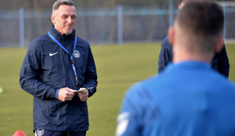 Doufám, že do ligy půjdeme s hráči navíc, řekl na začátku přípravy trenér Slovanu Kozel