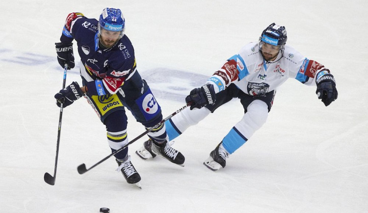 Tygři v domácím utkání s Budějovicemi vedli, nakonec mají bod za prohru 2:3 v prodloužení