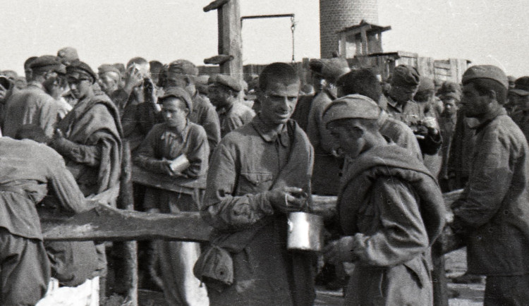 Jeden z negativů sbírek muzea, tak jak jej pořídil voják wehrmachtu.