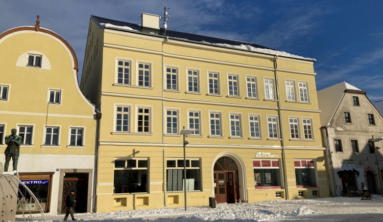 V domě čp. 99 na náměstí před frýdlantskou radnicí vzniknou městské byty.