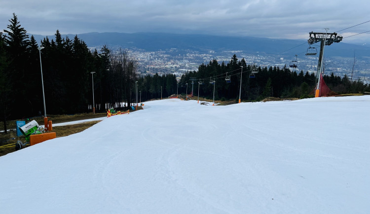 V Libereckém kraji zůstává navzdory oblevě v provozu stále několik skiareálů