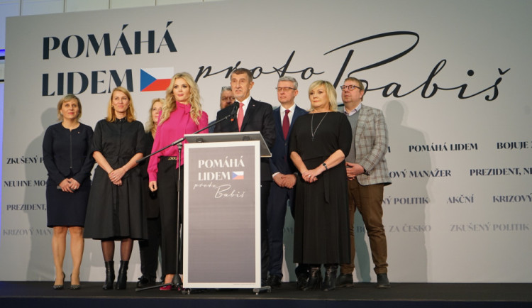 Andrej Babiš na tiskové konferenci.