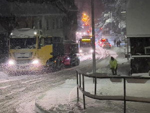 Silné sněžení komplikuje dopravu v Libereckém kraji