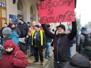 Prezidentský kandidát Babiš dorazil do Liberce. Čekali na něj příznivci i odpůrci