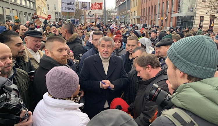 Prezidentský kandidát Babiš dorazil do Liberce. Čekali na něj příznivci i odpůrci
