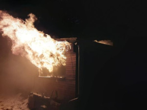 Požár v Rynolticích na Liberecku. Zasahovalo sedm jednotek hasičů