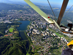 Ve vzduchu dohlédne, kam jen chce. Honza Melša v rogale křižuje nebe a fotí krásu okamžiku