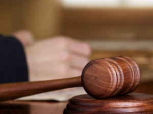 Odvolací soud v Liberci uznal ŘSD vinným za smrt řidiče cisterny, kterého zabil strom